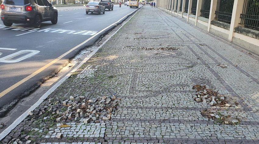  Calçadas no entorno do Bosque Rodrigues Alves estão cheias de buracos